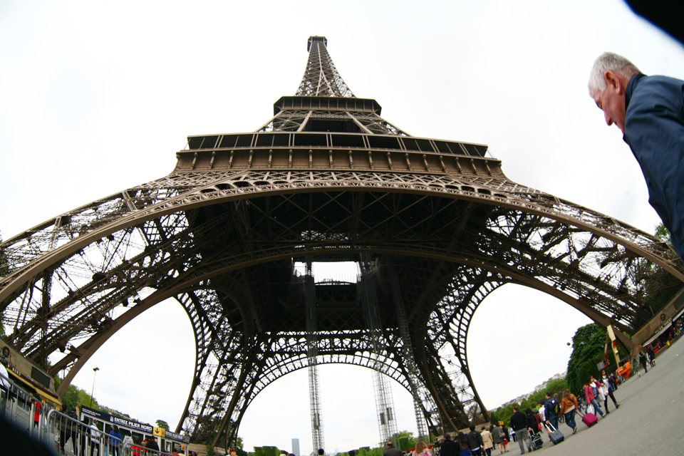 Một góc nhìn rộng ngoác dành cho tháp Eiffel